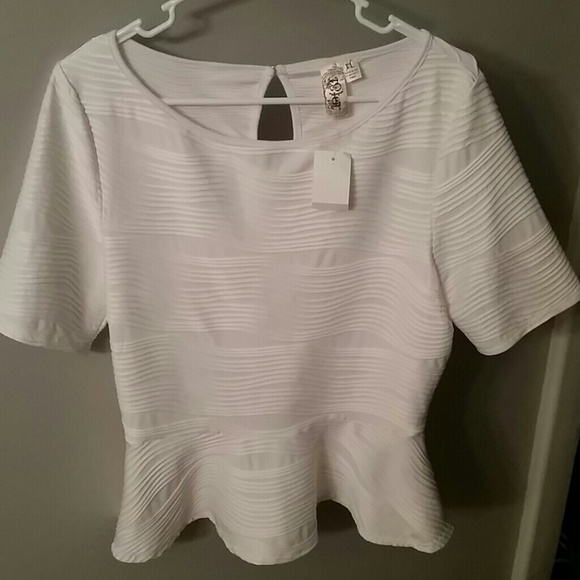 White fitted top