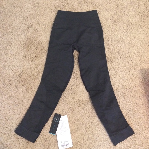 lululemon athletica Pants - Lululemon Zone In Crop