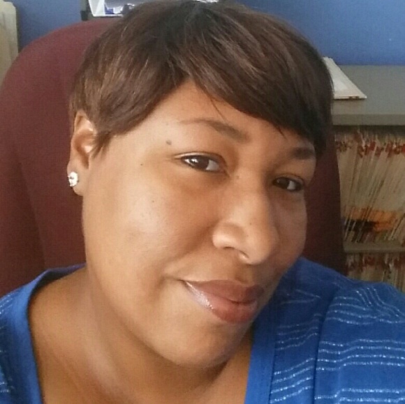 Meet your Posher, April - Picture 2 of 4