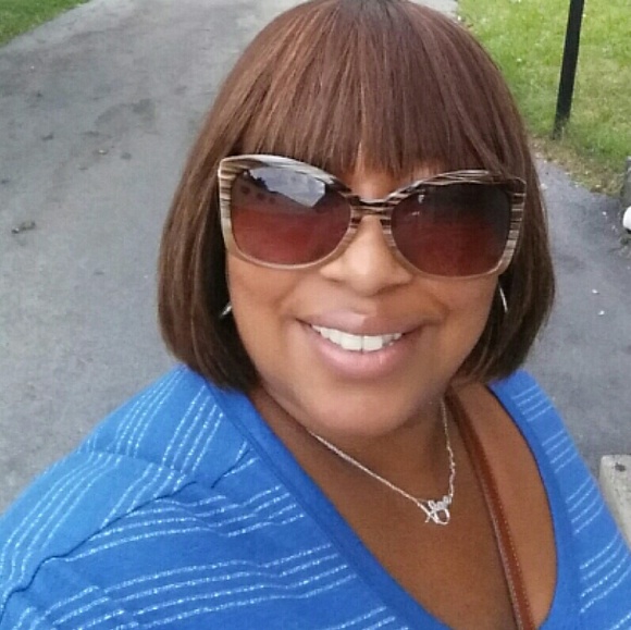 Meet your Posher, April - Picture 4 of 4