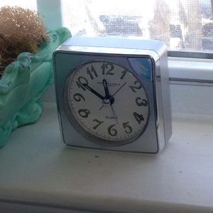 Little clock . Perfect condition. Battery included