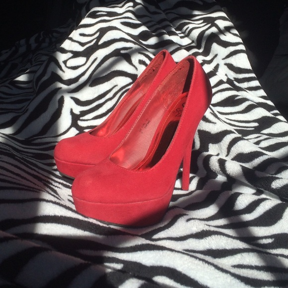 Red suede heels 👠 - Picture 3 of 4