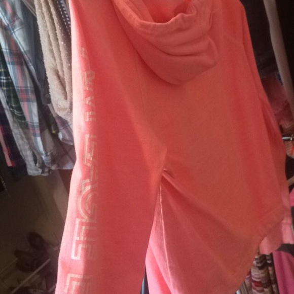 Tight pink sweatshirt! - Picture 2 of 3