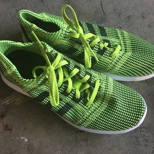 Adiddas tennis shoes