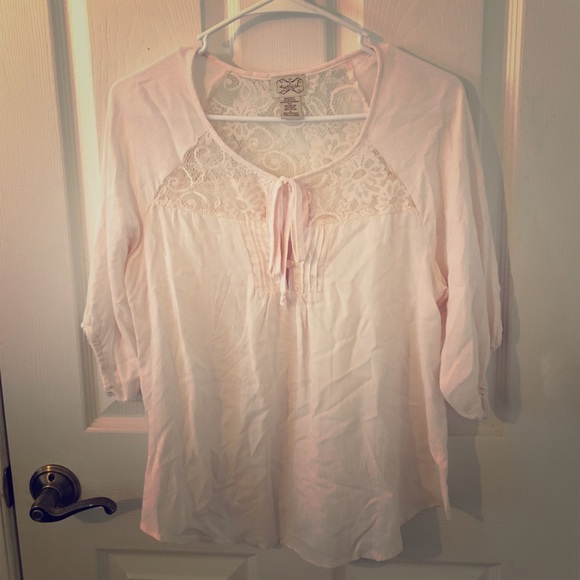 Light pink 3/4 sleeve lace shirt