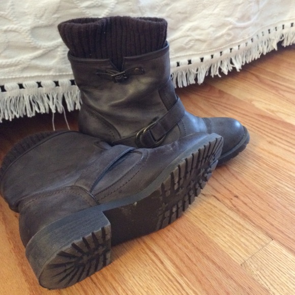 Gently worn size 8 Guess boots