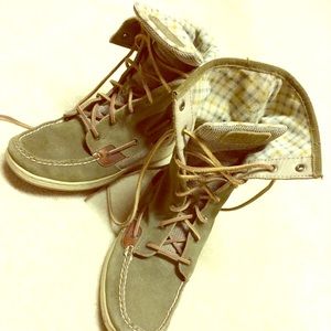 Sperry Top Sider Lace Up Boots.  Olive green suede