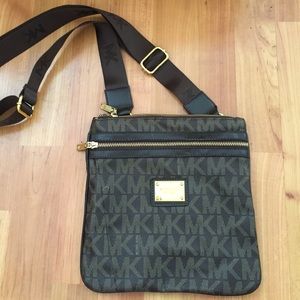 Micheal Kors purse
