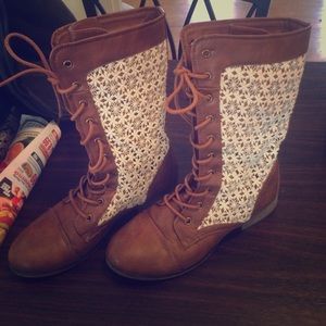 Pretty brown Calf boots & Black bow sandals