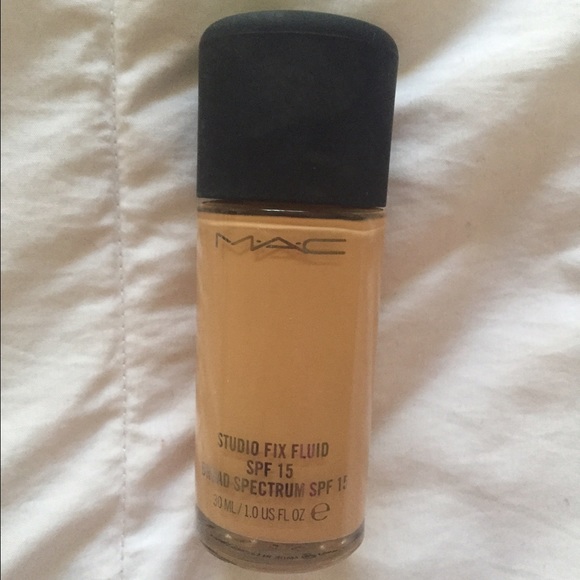 MAC studio fix fluid foundation NC25