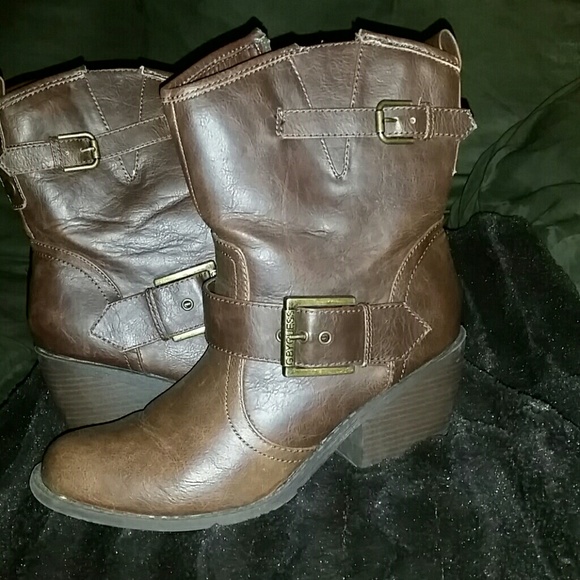 Size 10 G BY GUESS BOOTS