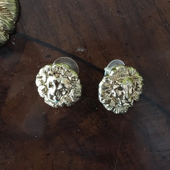 Rope chain lion necklace and earrings