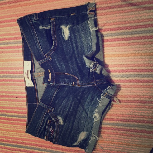 hollister denim shorts!