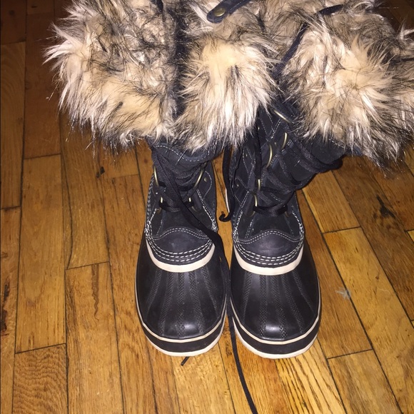 Joan of Arctic Sorel boots. Women's size 9