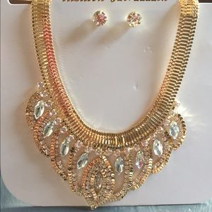 Makes Crystal statement necklace