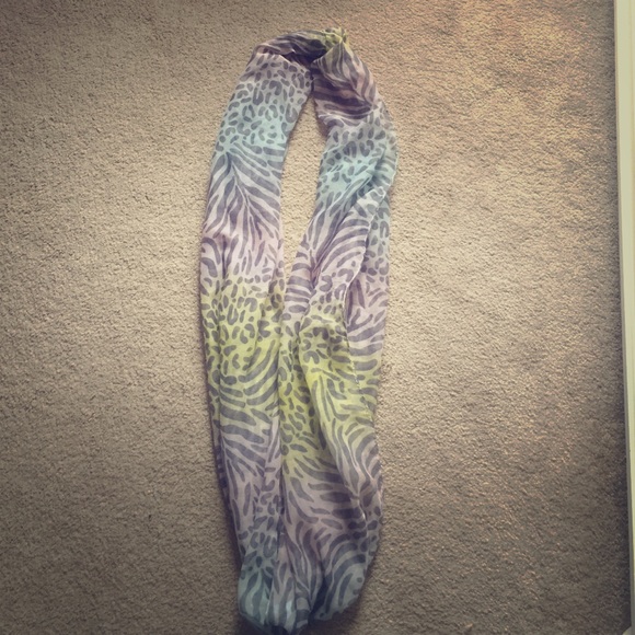 Multicolored cheetah print infinity scarf - Picture 1 of 2