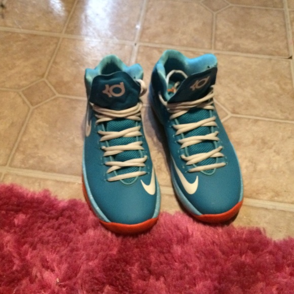 Kds basketball sneakers