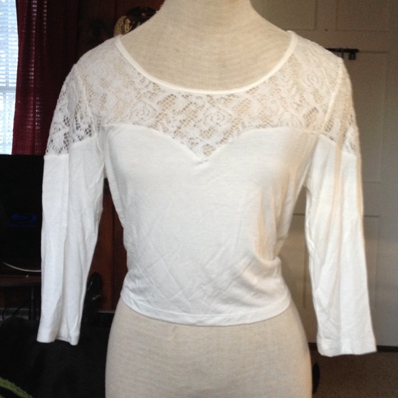 PacSun Tops - SOLD❌❌White lace 3/4 length crop top