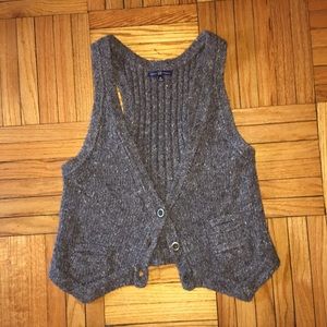 Adorable Gray Sweater Vest! So Trendy! Size M