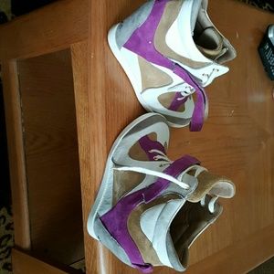 Guess sneaker wedges size 10