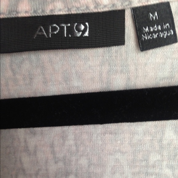 Snake print, comfortable fitting blouse. - Picture 3 of 3