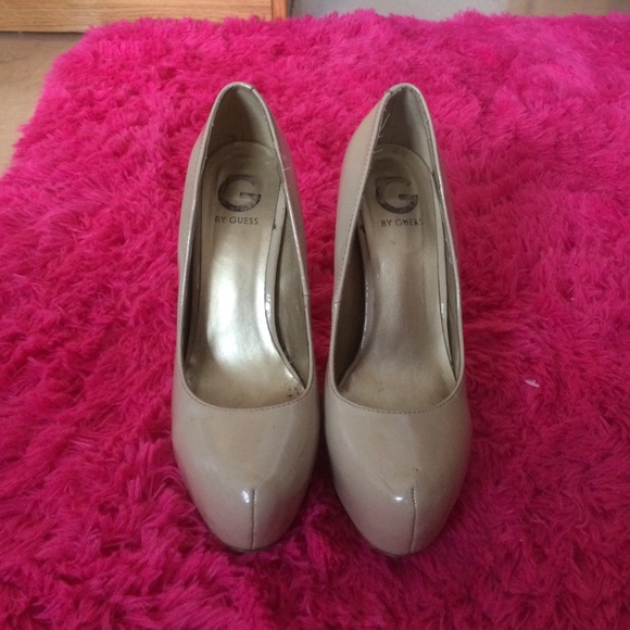 Nude pumps