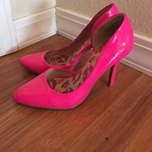 Juicy Couture pink pumps