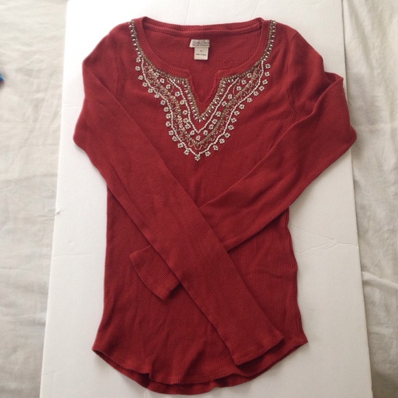 Thermal top with beaded trim