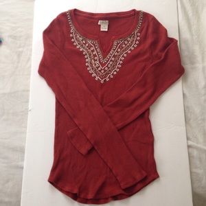 Thermal top with beaded trim