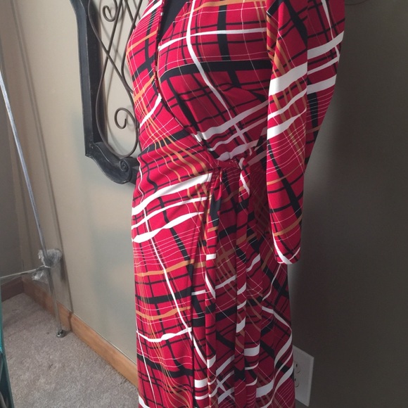 Size Small Red, Cream, Gold & Black Wrap Dress - Picture 3 of 4