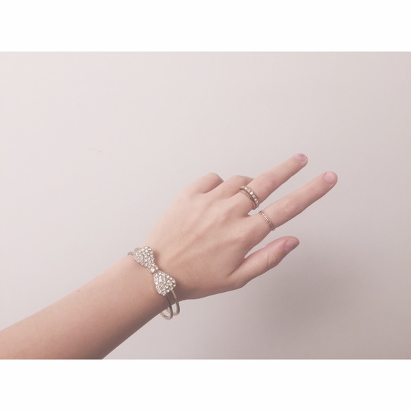 rhinestone-encrusted bow bracelet