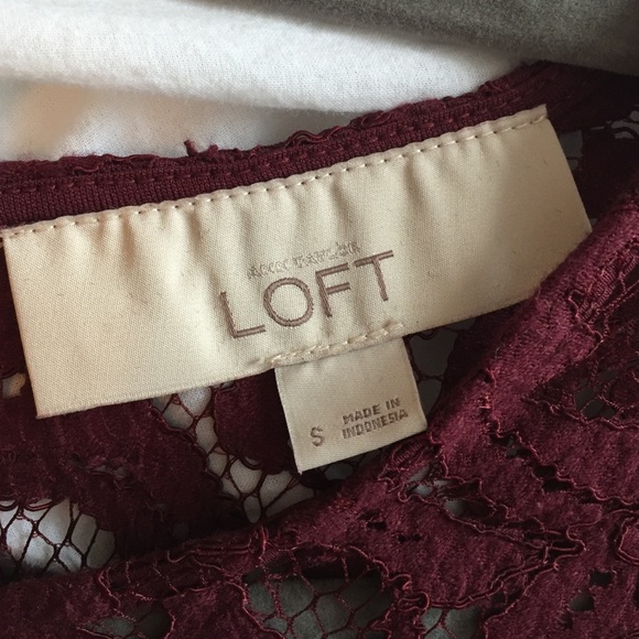 SOLD ✔️NWOT Loft burgundy lace blouse - Picture 2 of 4