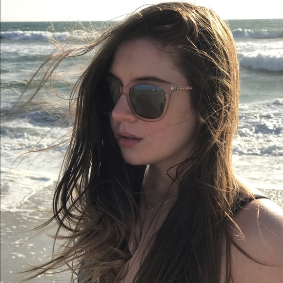 Meet your Posher, Ashley - Picture 2 of 5