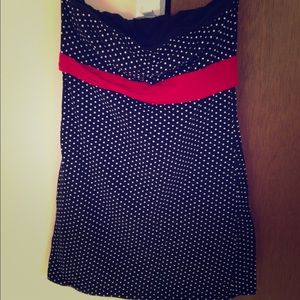 Form fitting strapless shirt