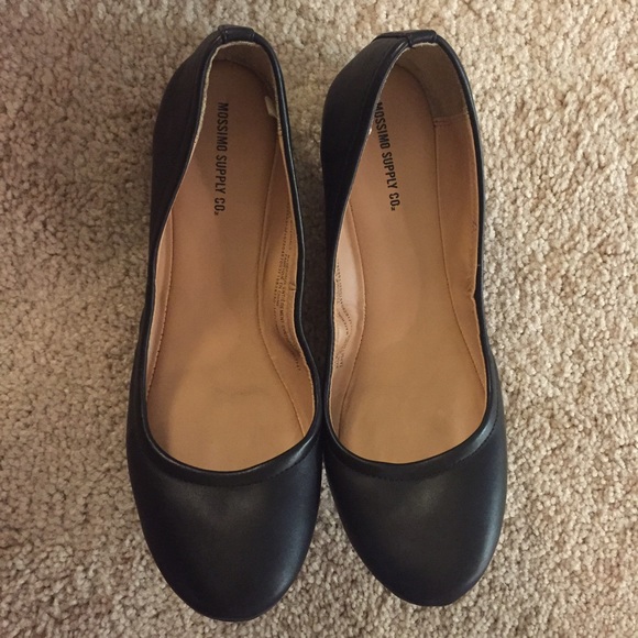 Mossimo black flats with rubber soles