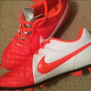 Nike Cleats Size Y4.5 .. Womens 6