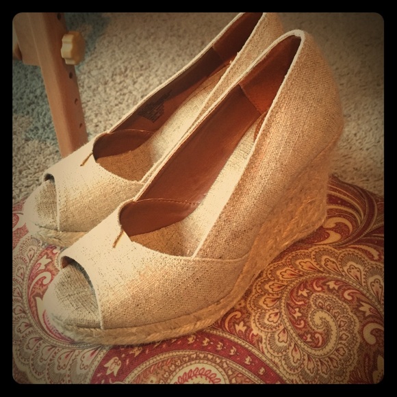 Light khaki burlaps wedges - Picture 1 of 3