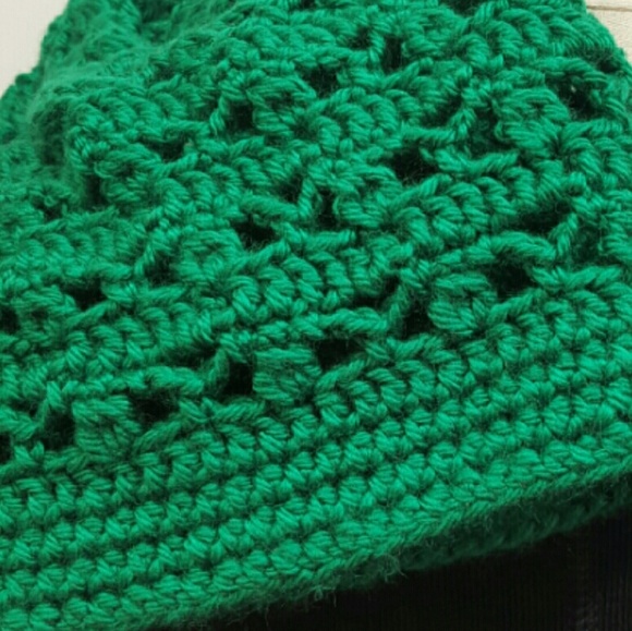 NEW! Kelly green crochet beanie - Picture 2 of 2