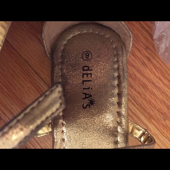 Delias Gold T-strap Sandals - Picture 2 of 3