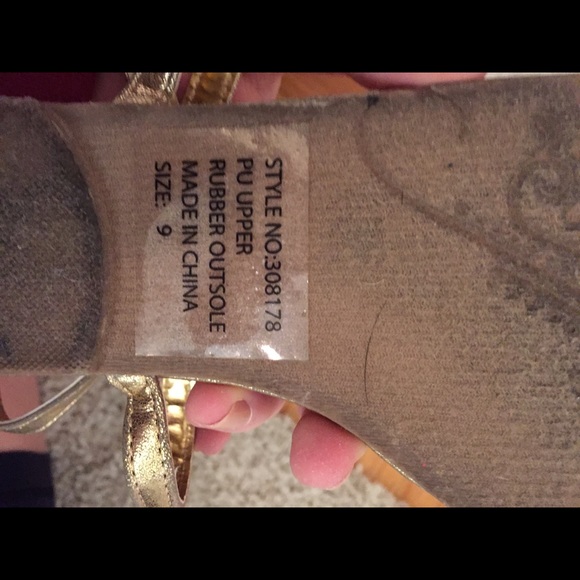 Delias Gold T-strap Sandals - Picture 3 of 3