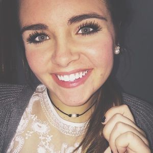 Meet your Posher, Elizabeth