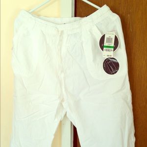 White Capri pants