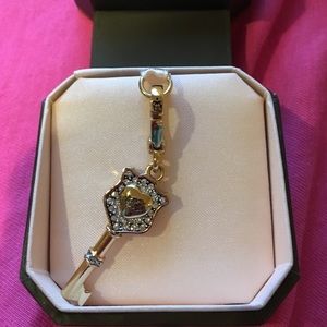 C pave key charm