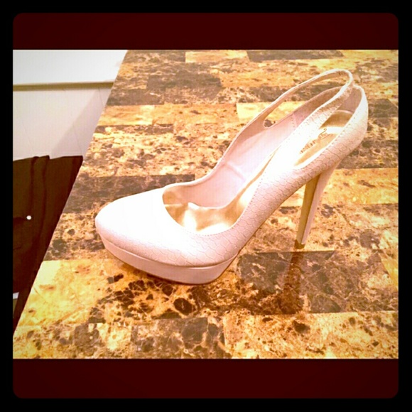 Gorgeous baby pink heels