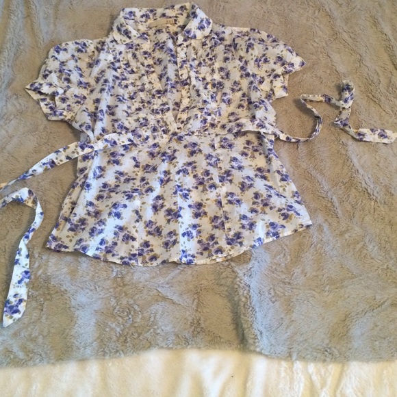 Forever 21 short sleeve, collared floral shirt
