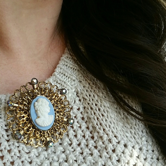 Vintage Cameo Brooch - Picture 1 of 3