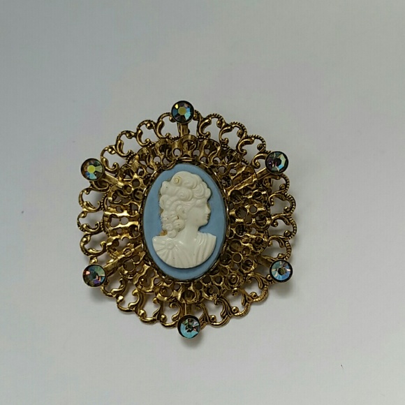 Vintage Cameo Brooch - Picture 2 of 3