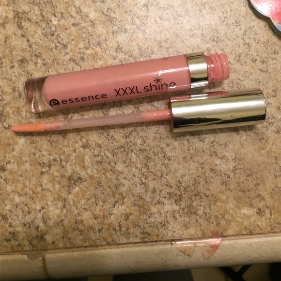 lip gloss and lipstick - Picture 2 of 4