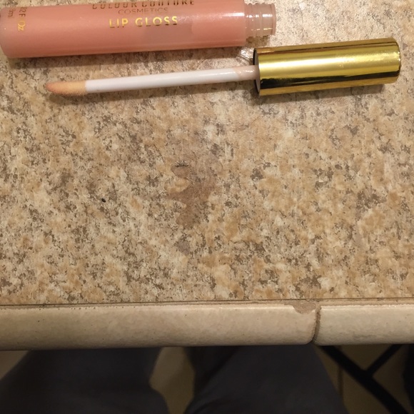 lip gloss and lipstick - Picture 3 of 4