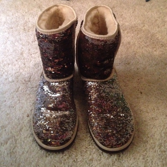 Short brown sparkle Uggs